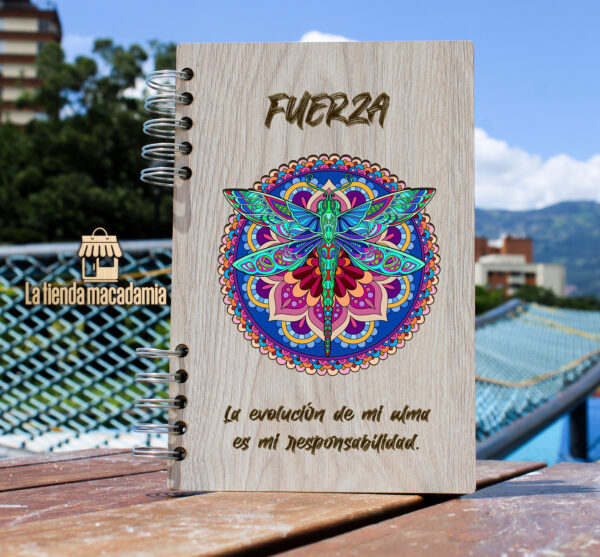 Libreta de Madera Libélula Fuerza